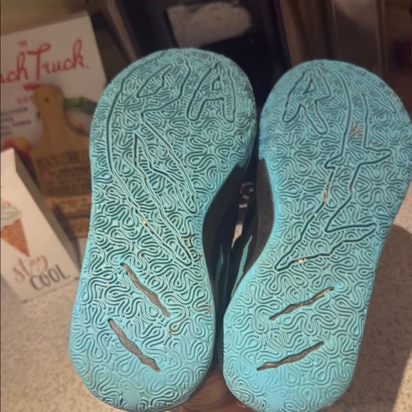 Puma Black and Blue Sneakers with Classic Design - Picture 5 of 5